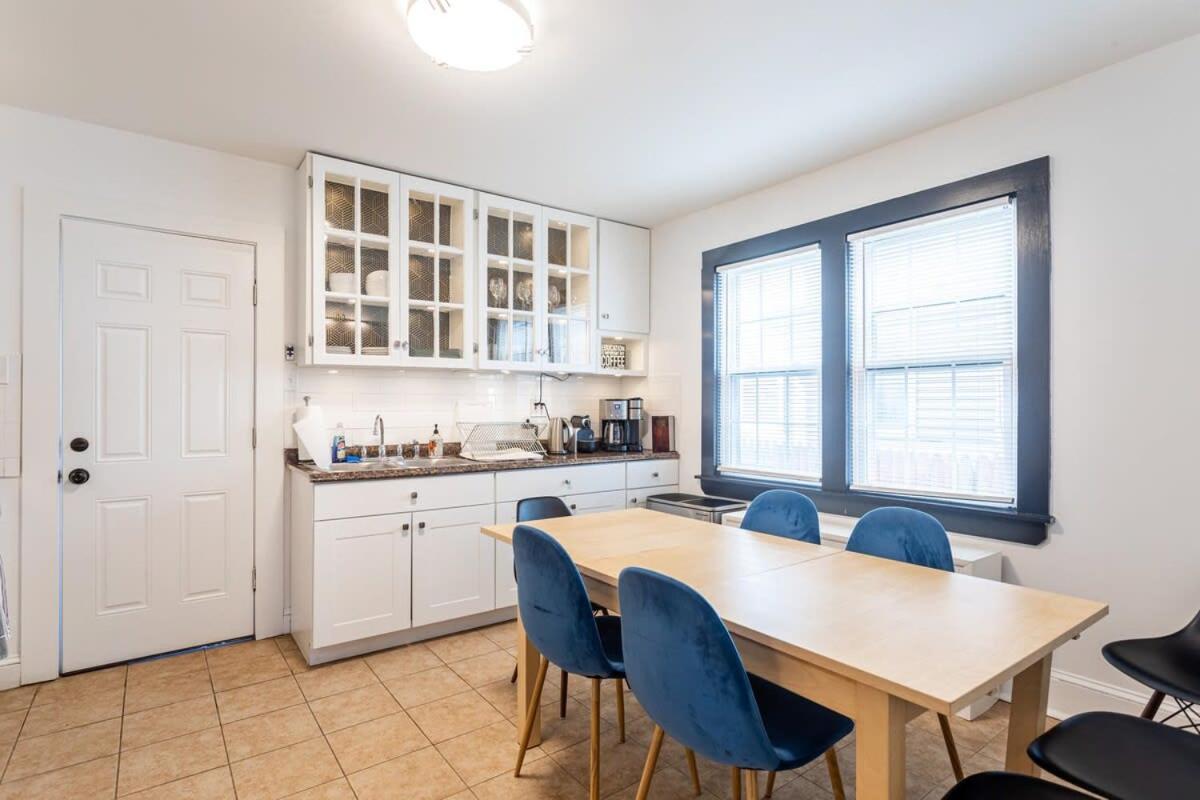 The Blue Sapphire 2Br 2 King Beds & Ample Backyard Apartment Бриджпорт Екстериор снимка