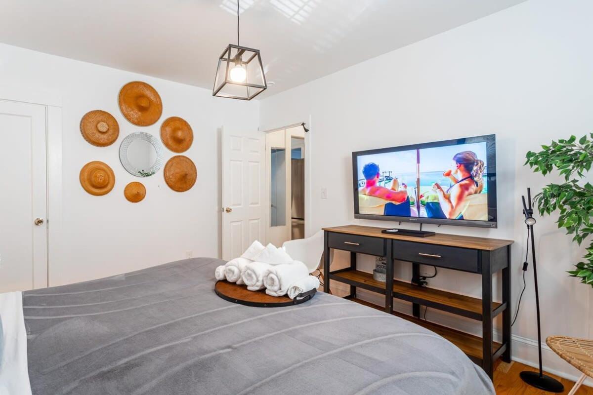 The Blue Sapphire 2Br 2 King Beds & Ample Backyard Apartment Бриджпорт Екстериор снимка
