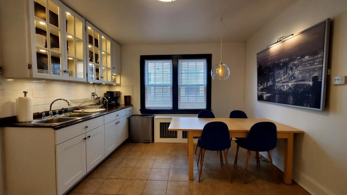 The Blue Sapphire 2Br 2 King Beds & Ample Backyard Apartment Бриджпорт Екстериор снимка