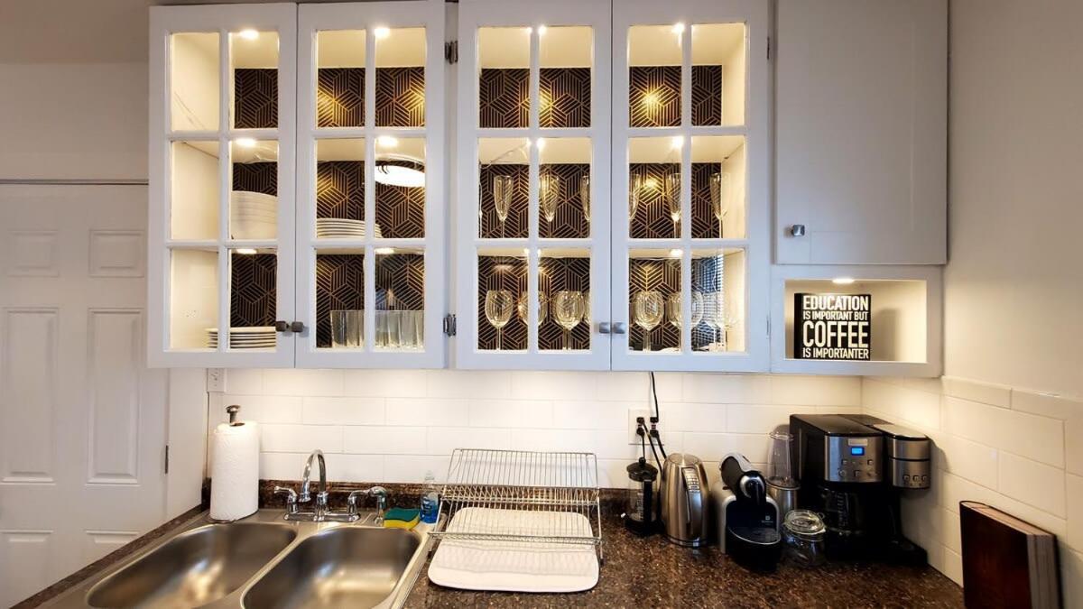 The Blue Sapphire 2Br 2 King Beds & Ample Backyard Apartment Бриджпорт Екстериор снимка