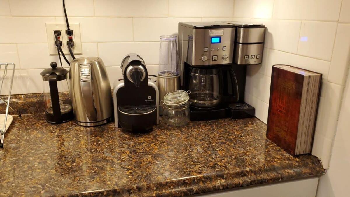 The Blue Sapphire 2Br 2 King Beds & Ample Backyard Apartment Бриджпорт Екстериор снимка