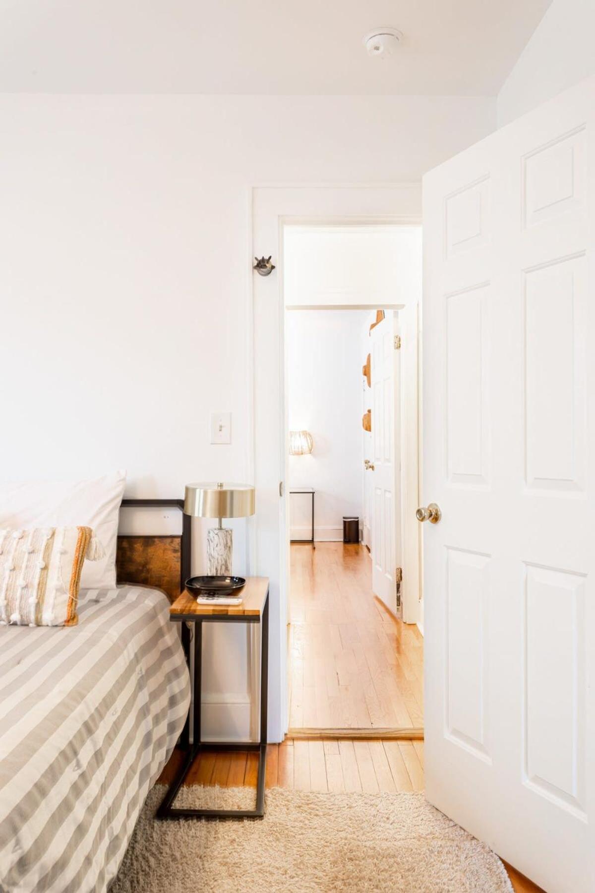 The Blue Sapphire 2Br 2 King Beds & Ample Backyard Apartment Бриджпорт Екстериор снимка