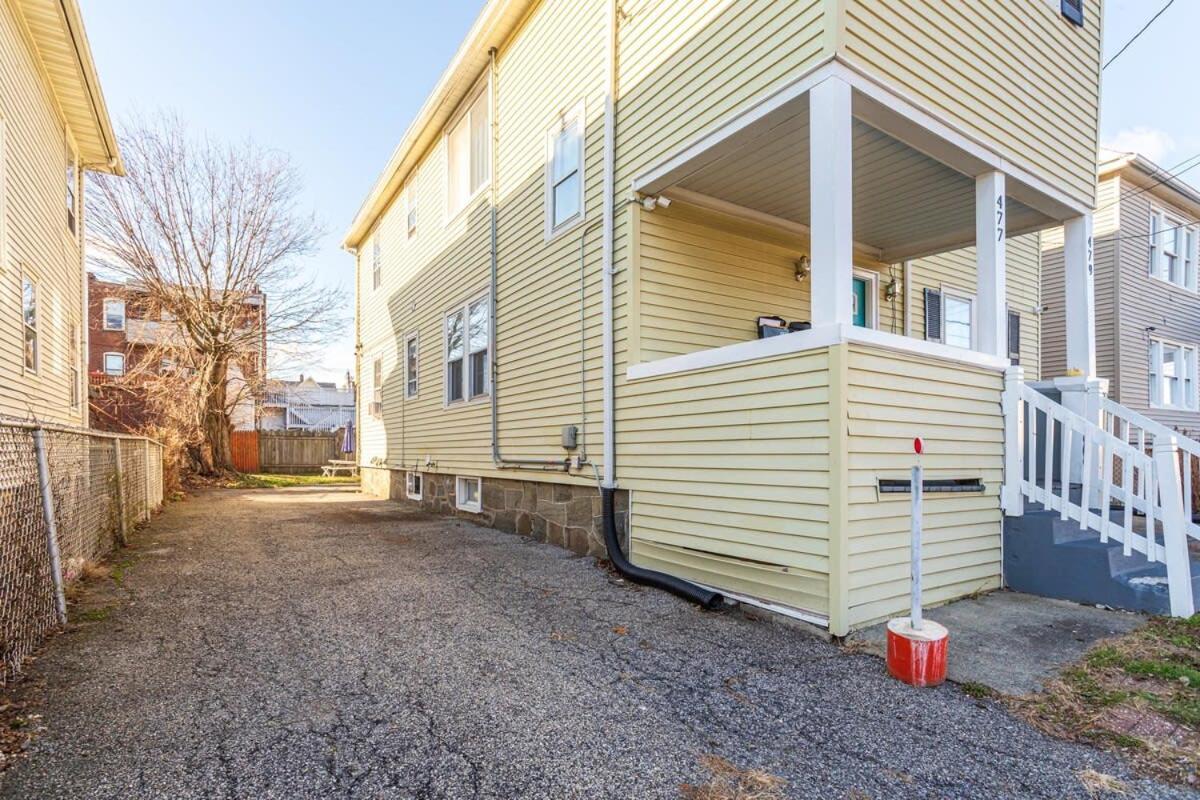 The Blue Sapphire 2Br 2 King Beds & Ample Backyard Apartment Бриджпорт Екстериор снимка