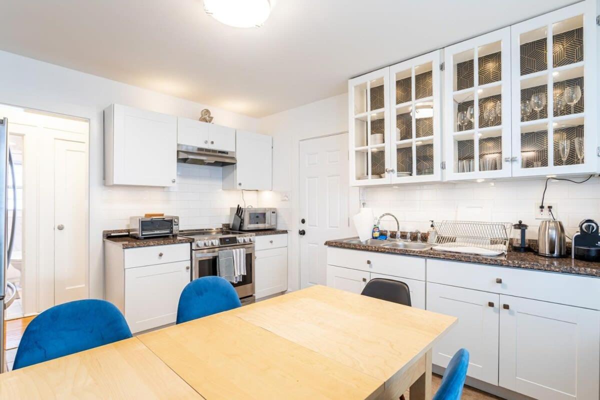 The Blue Sapphire 2Br 2 King Beds & Ample Backyard Apartment Бриджпорт Екстериор снимка
