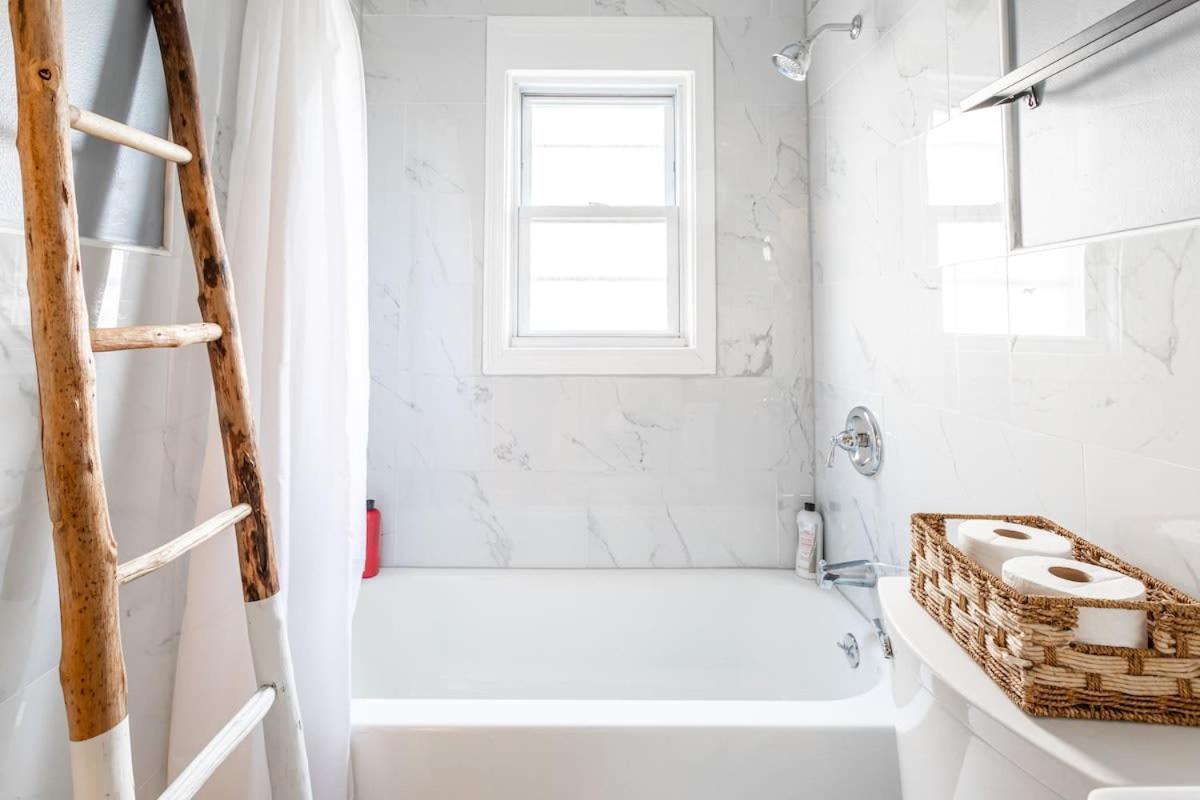The Blue Sapphire 2Br 2 King Beds & Ample Backyard Apartment Бриджпорт Екстериор снимка