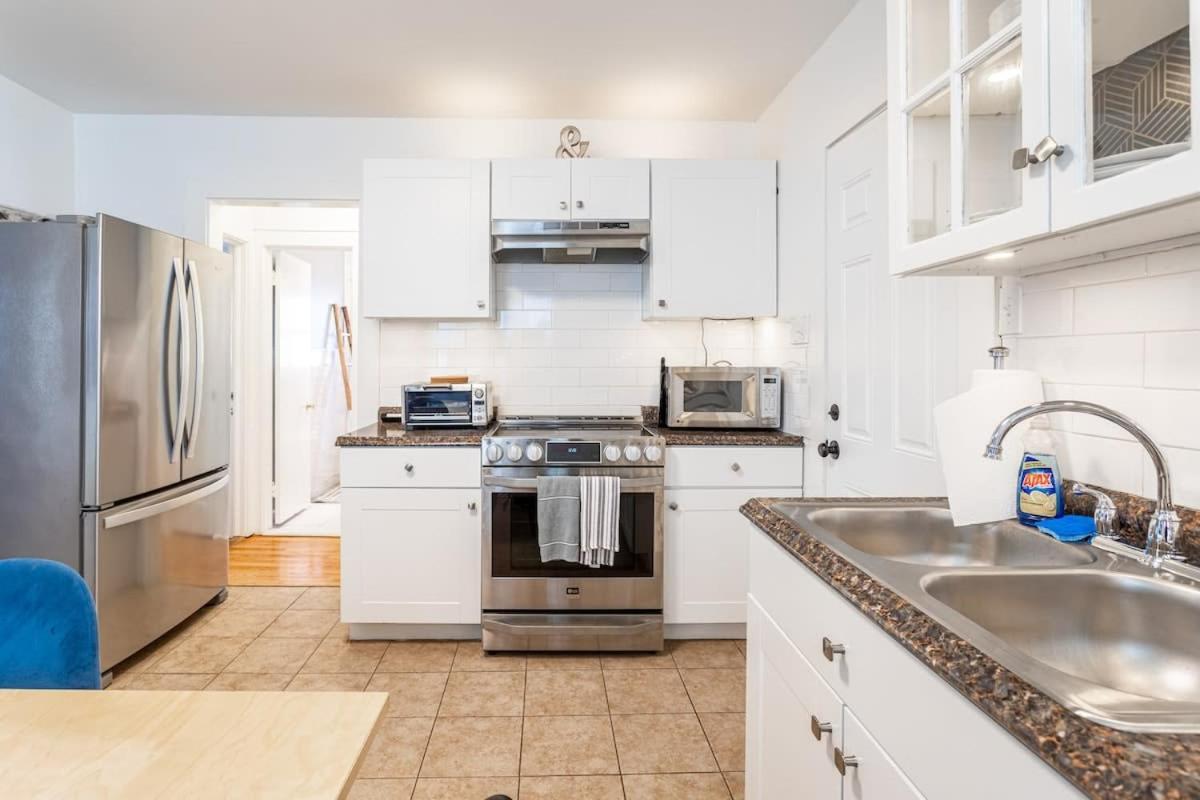 The Blue Sapphire 2Br 2 King Beds & Ample Backyard Apartment Бриджпорт Екстериор снимка