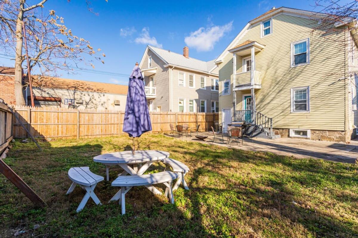The Blue Sapphire 2Br 2 King Beds & Ample Backyard Apartment Бриджпорт Екстериор снимка